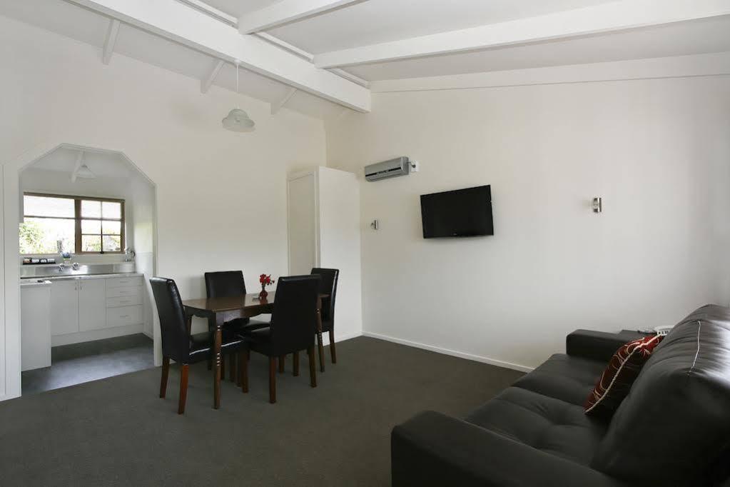 โคโลเนียล ลอดจ์ โมเทล Motel อามารู ภายนอก รูปภาพ
